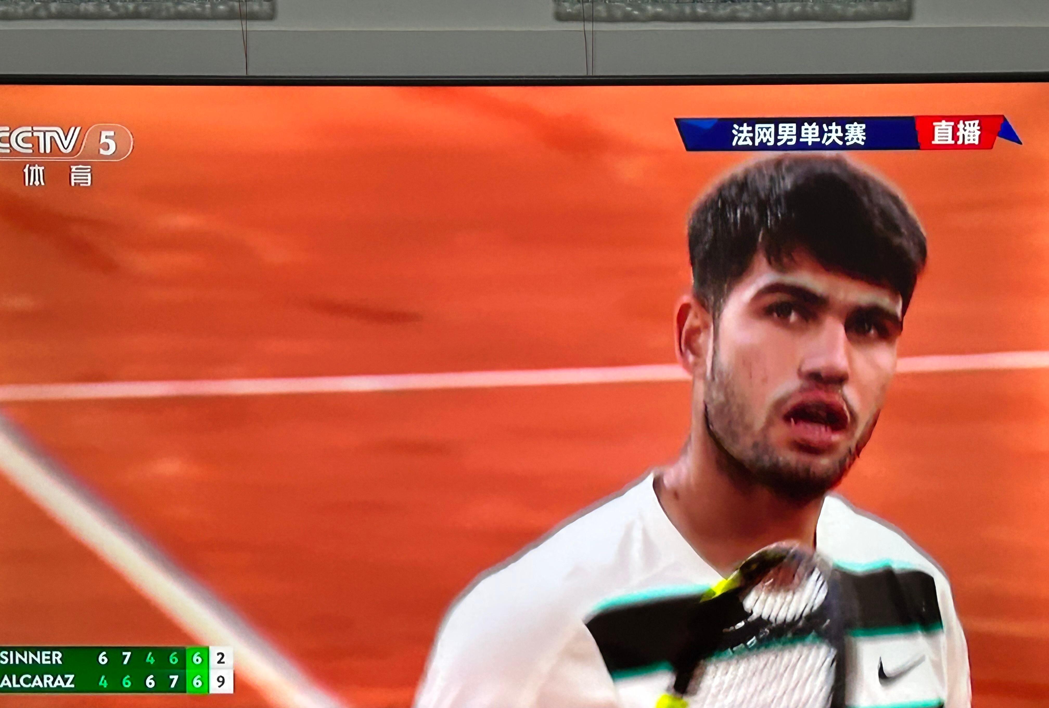 九游体育app包含阿扎伦卡焦点对战，德罗巴与80激战巴塞罗那分钟，险胜胜负难料！的词条